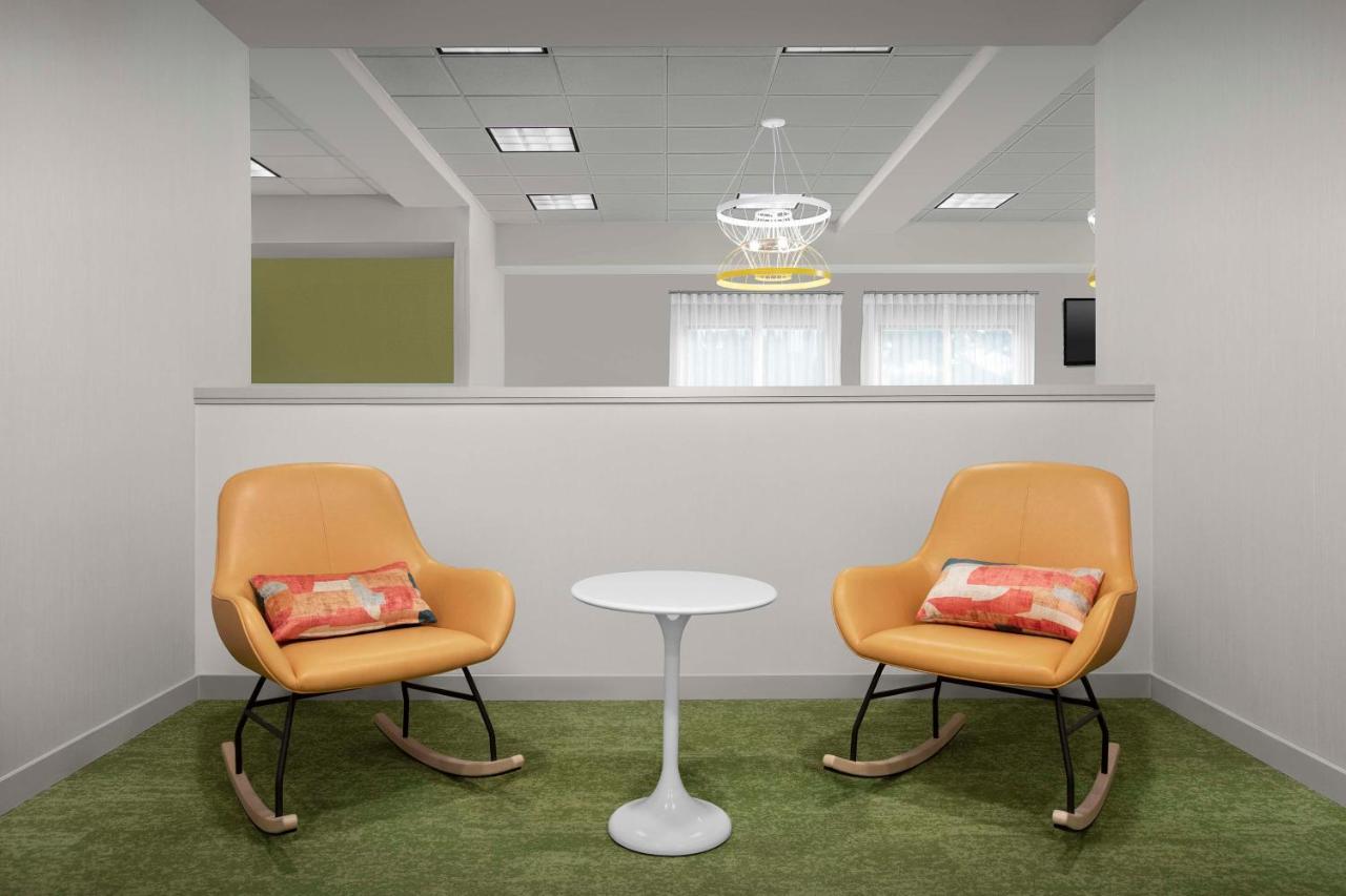 | Comfort Inn And Suites Airport