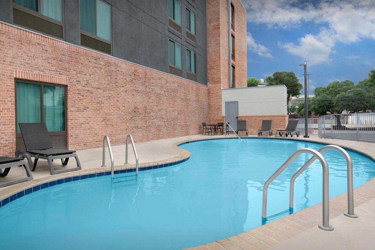 | Comfort Inn And Suites Airport