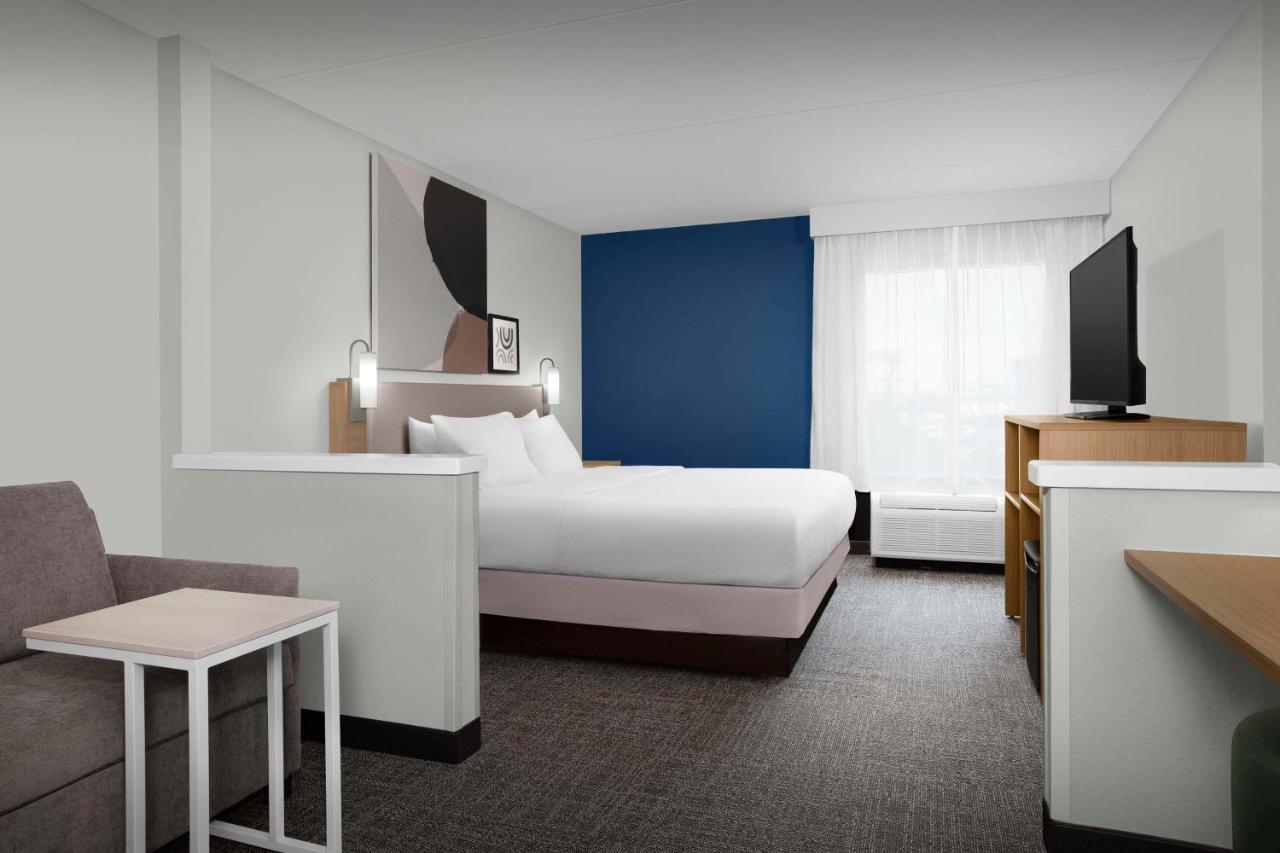 | Comfort Inn And Suites Airport