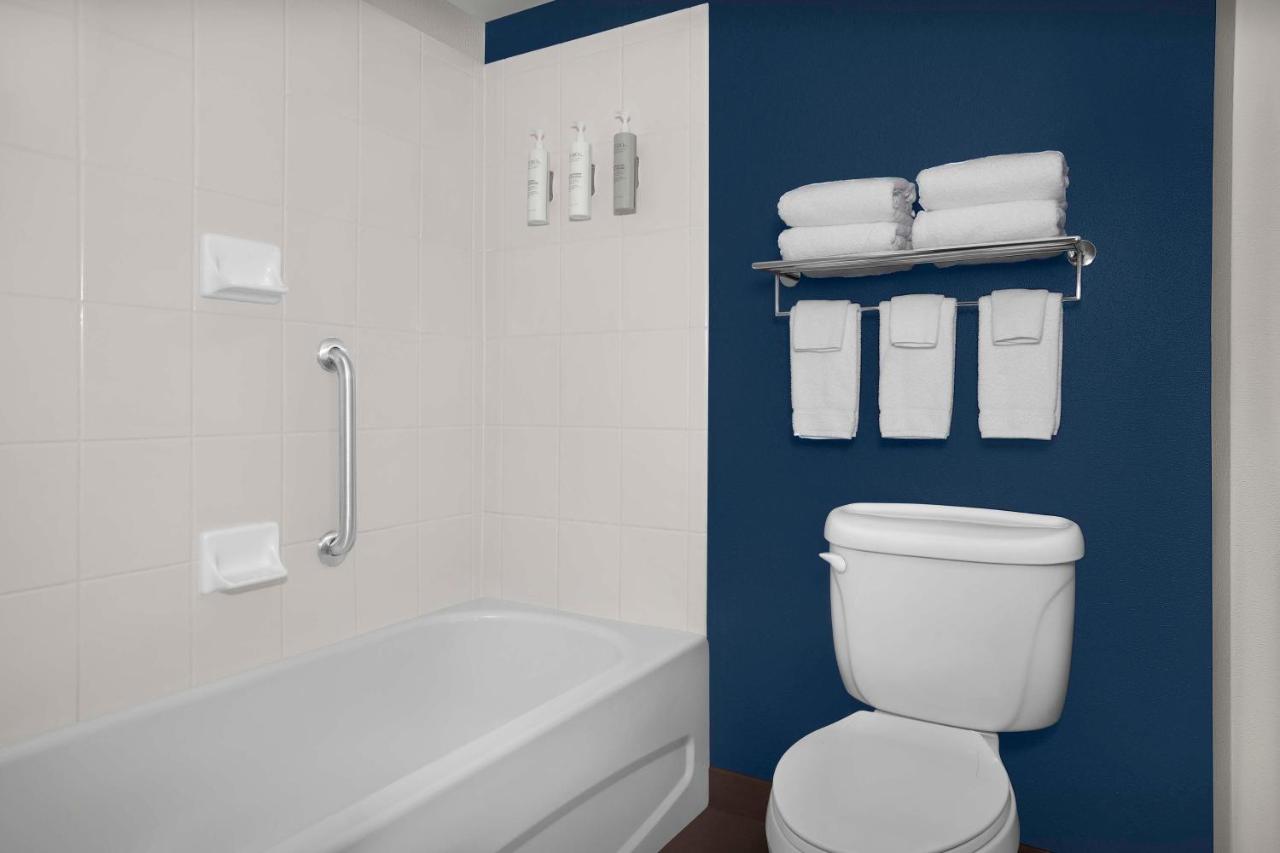 | Comfort Inn And Suites Airport