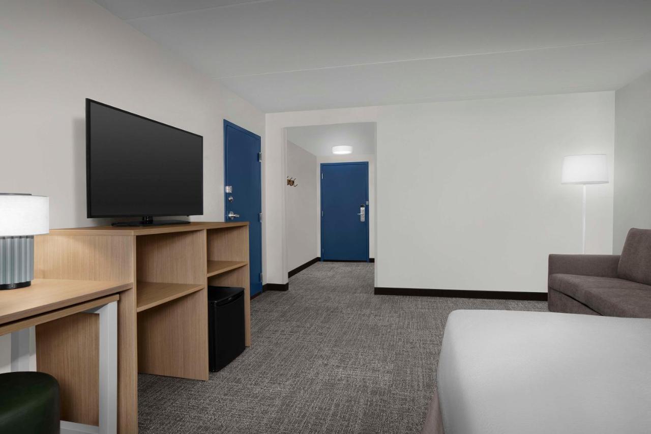 | Comfort Inn And Suites Airport
