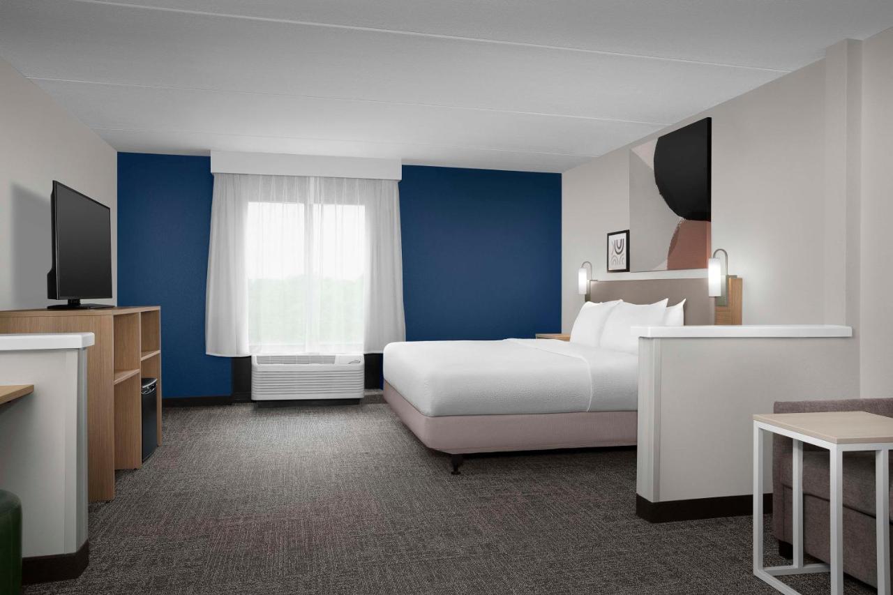 | Comfort Inn And Suites Airport