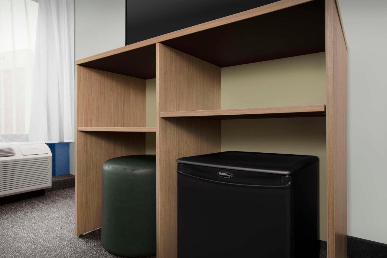 | Comfort Inn And Suites Airport