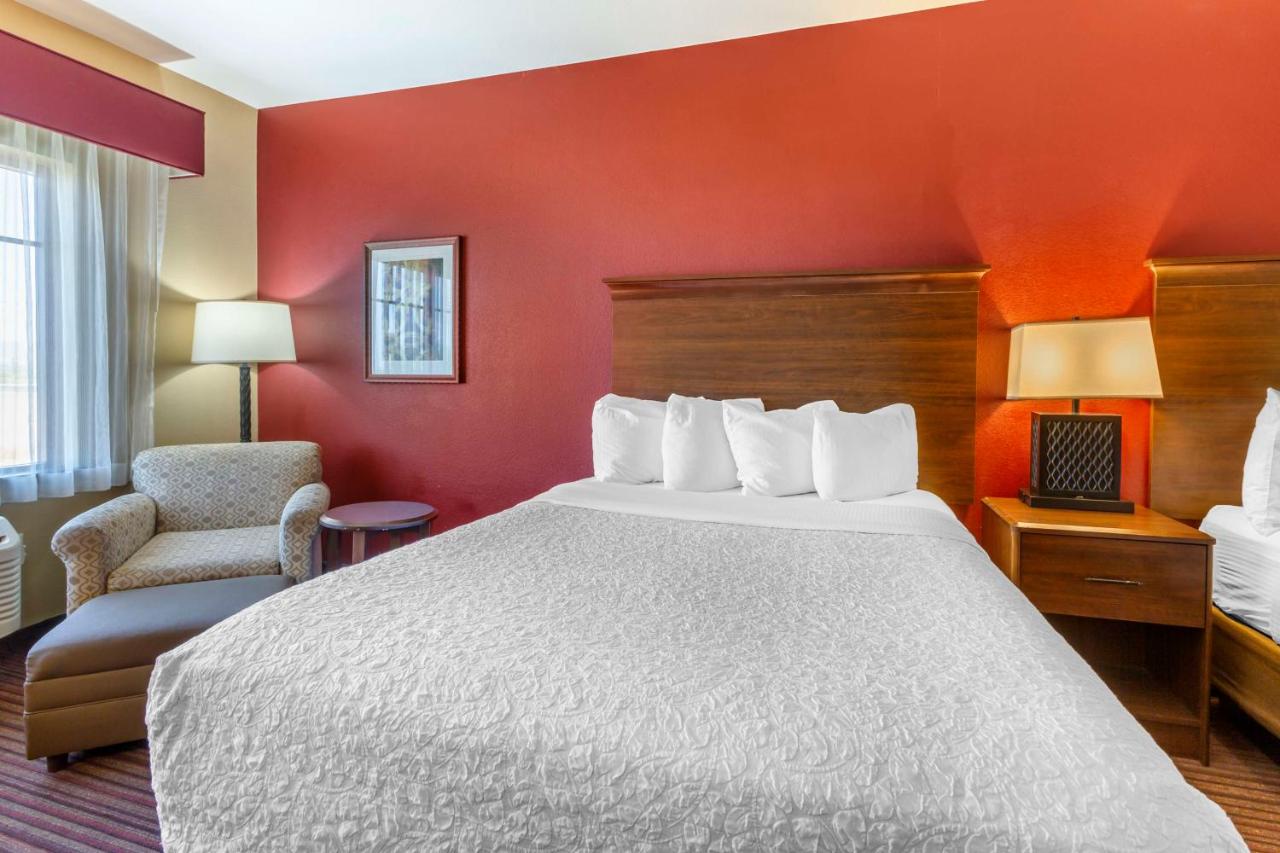 Queen Suite with Bathtub - Disability Access at Best Western Plus Chandler Hotel & Suites