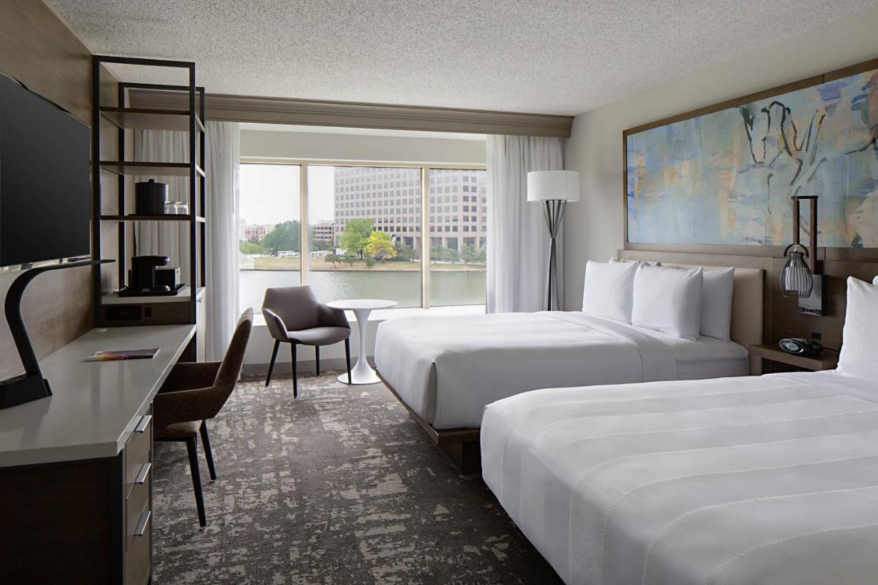 Queen Room with Two Queen Beds - Lake View at Marriott Dallas Las Colinas