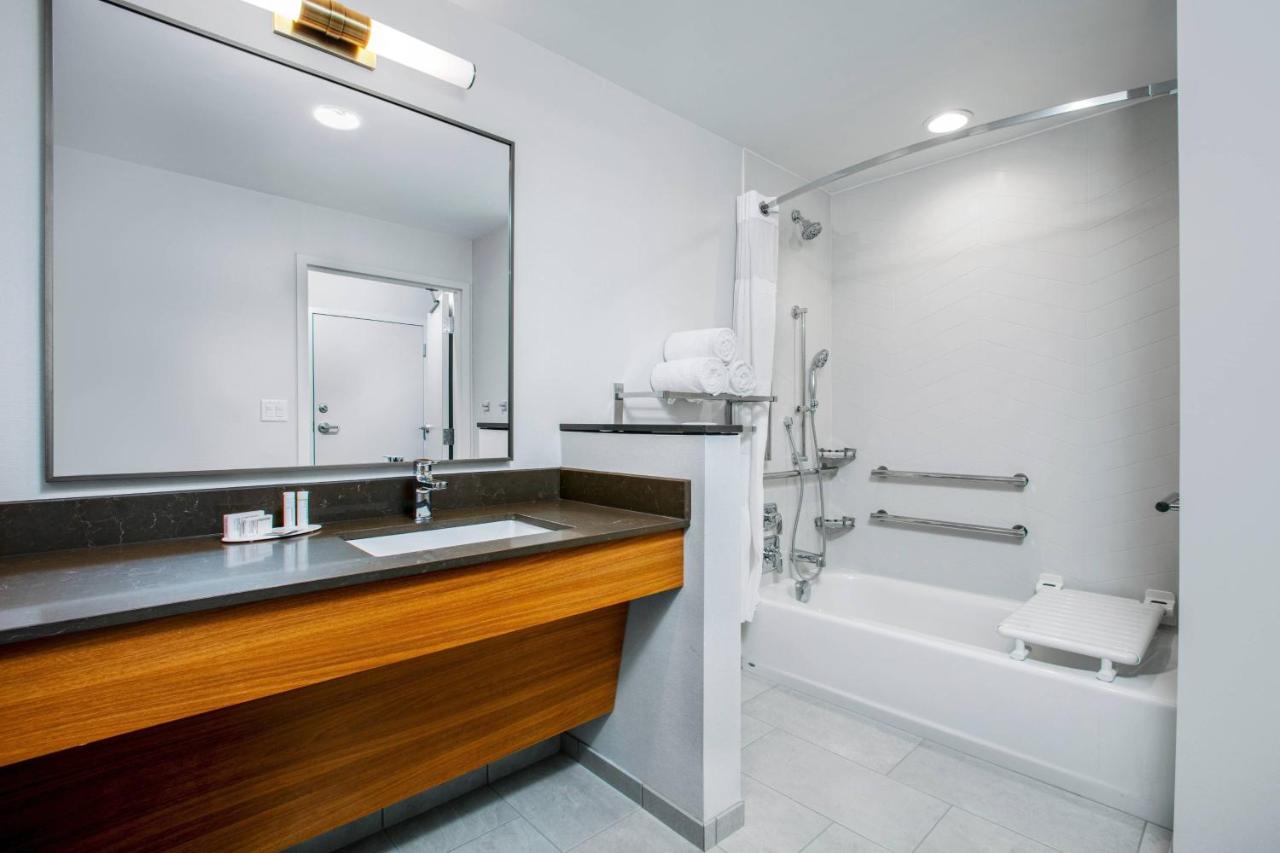 | Fairfield by Marriott Inn & Suites Harrisburg West/Mechanicsburg