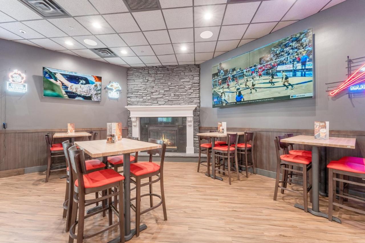  | Ramada by Wyndham Sioux Falls Airport - Waterpark Resort & Event Center