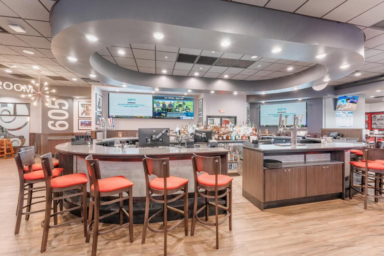 Ramada by Wyndham Sioux Falls Airport - Waterpark Resort & Event Center