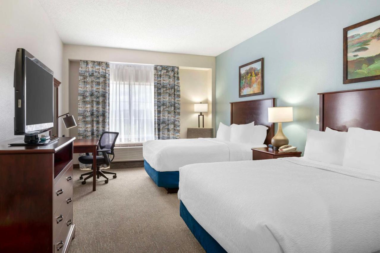 | Best Western Plus Crossroads Inn & Suites