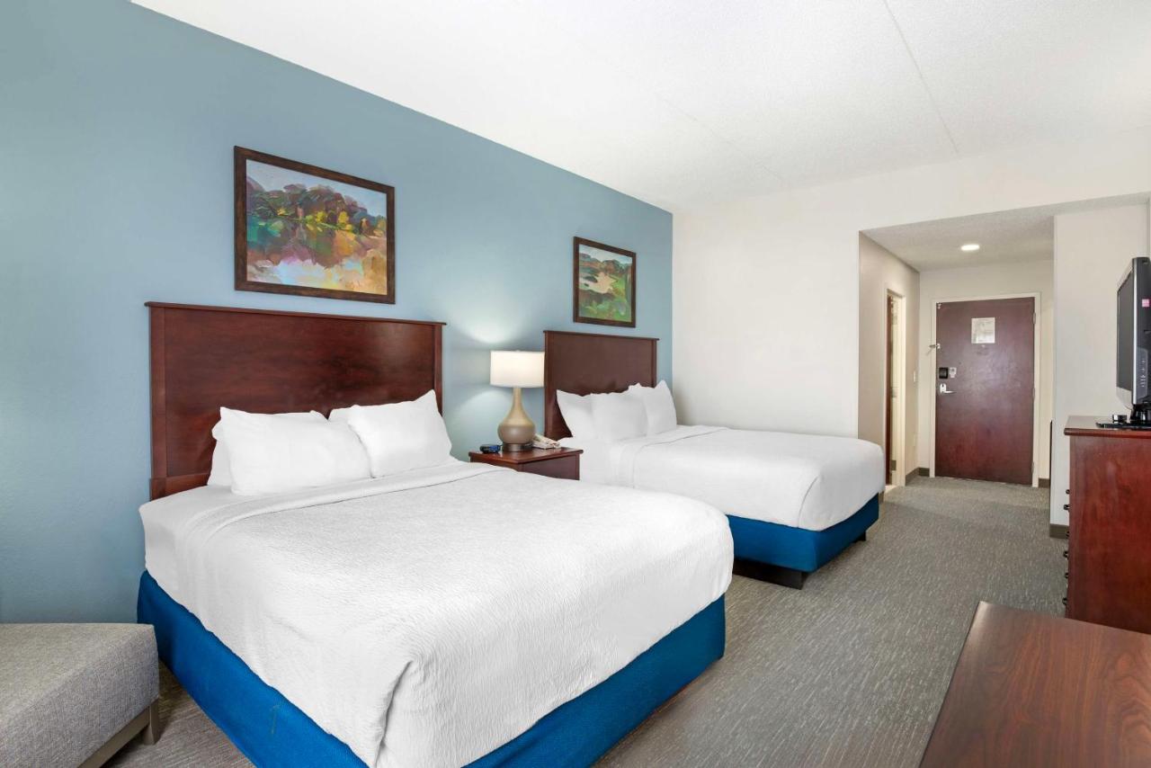 | Best Western Plus Crossroads Inn & Suites