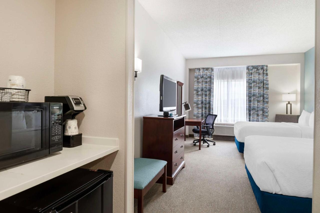 | Best Western Plus Crossroads Inn & Suites