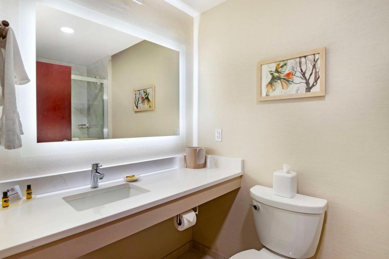 | Best Western Plus Crossroads Inn & Suites