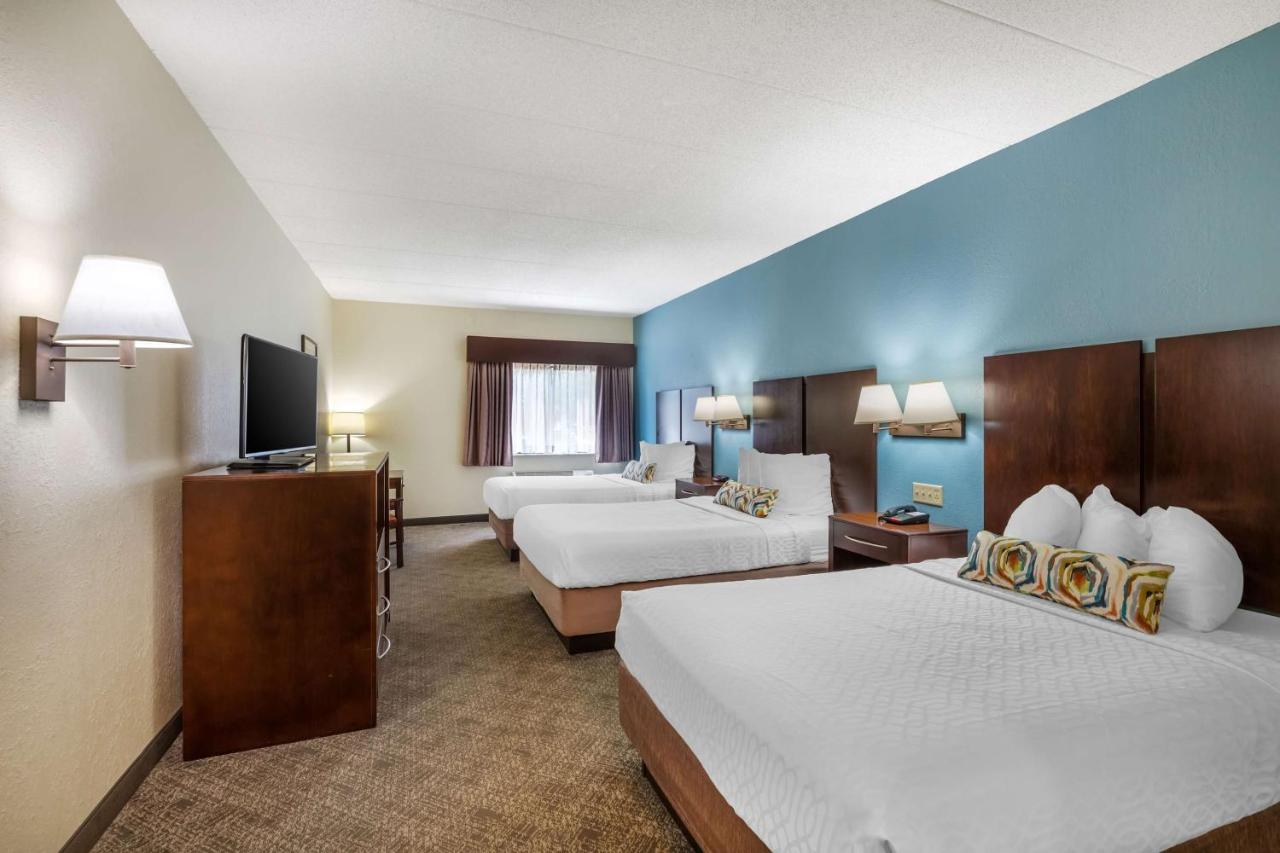 Double Room with Three Double Beds at Best Western Port Clinton