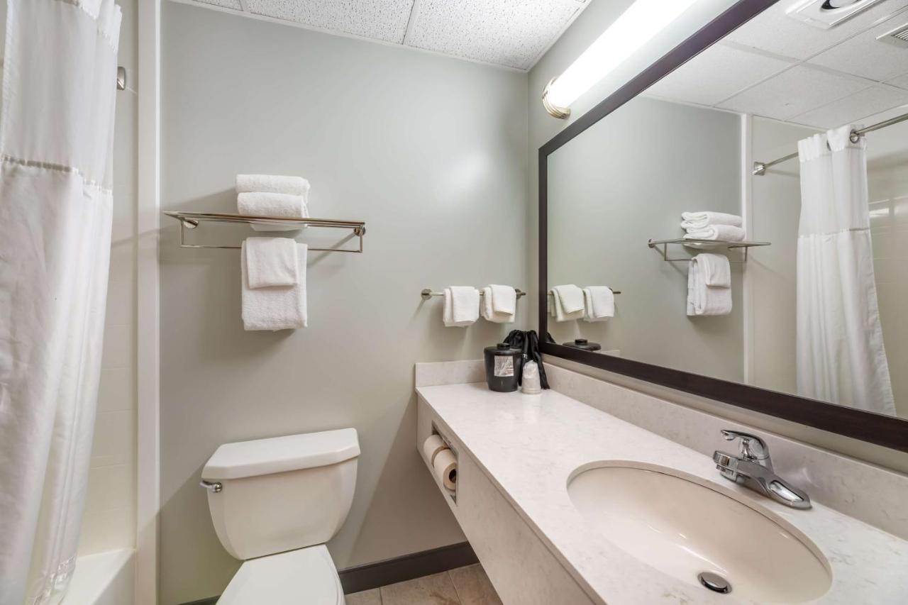 Double Room with Two Double Beds at Best Western Port Clinton