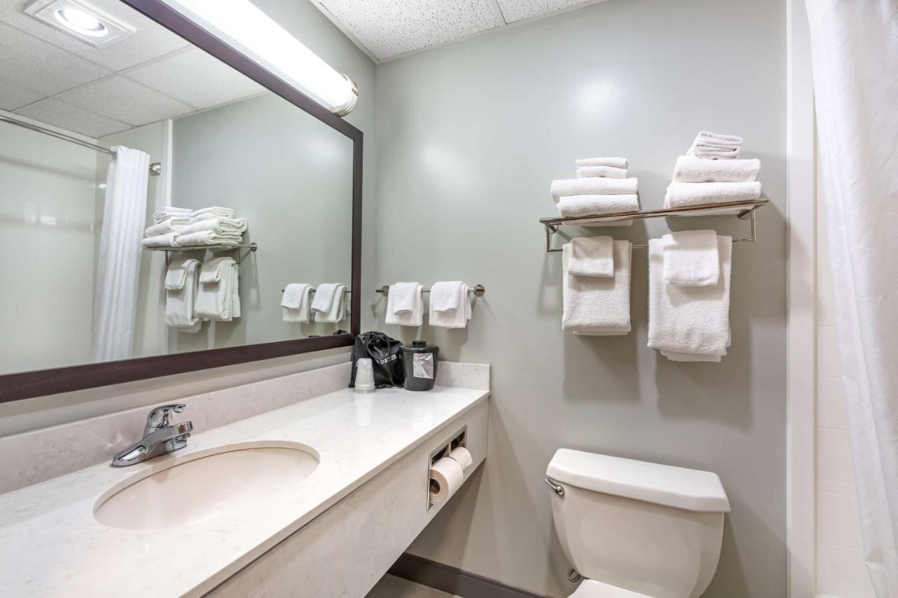 Double Room with Three Double Beds at Best Western Port Clinton
