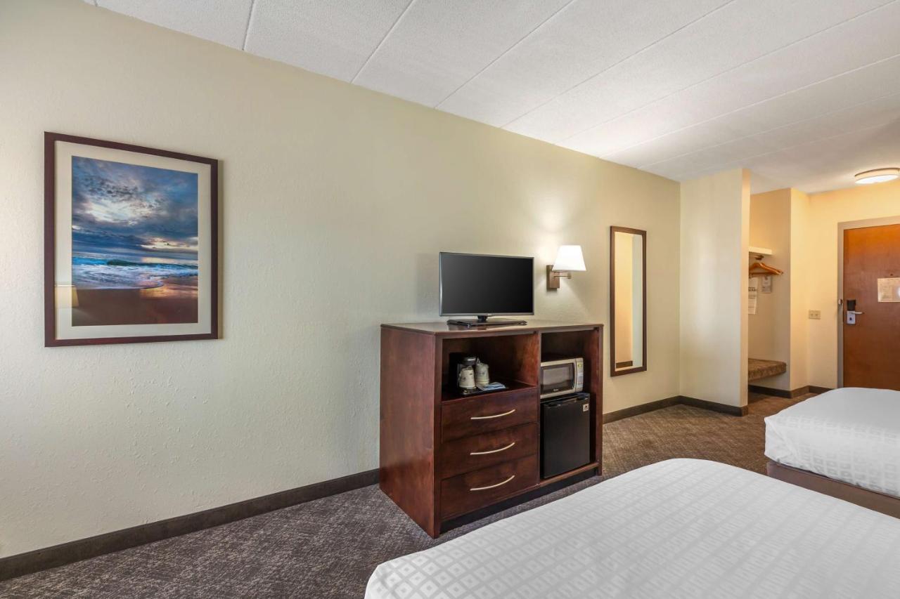 Double Room with Two Double Beds at Best Western Port Clinton