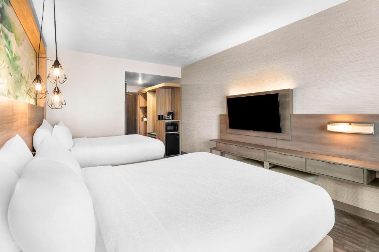 Queen Room with Two Queen Beds with Walk-In Shower at Best Western Plus Settlers Point