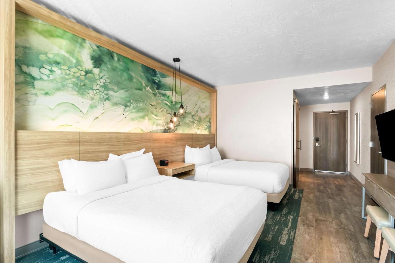 Queen Room with Two Queen Beds and Communication Assitance at Best Western Plus Settlers Point