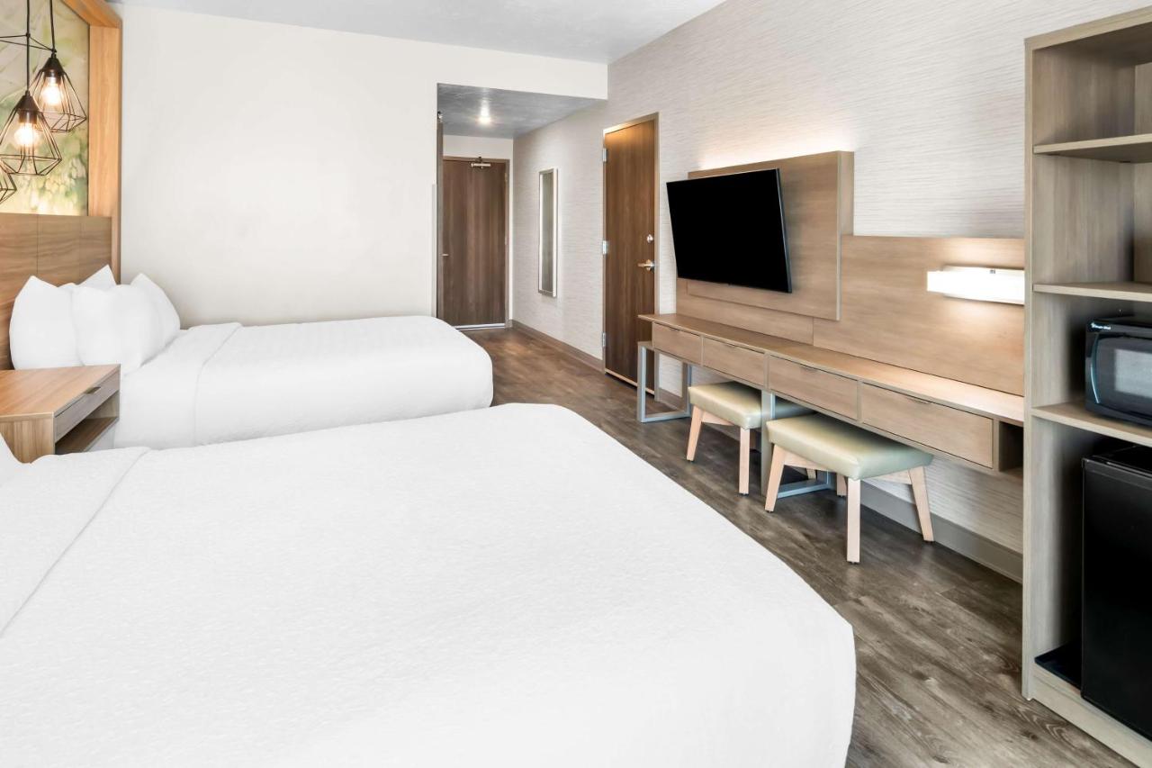 Queen Room with Two Queen Beds and Communication Assitance at Best Western Plus Settlers Point