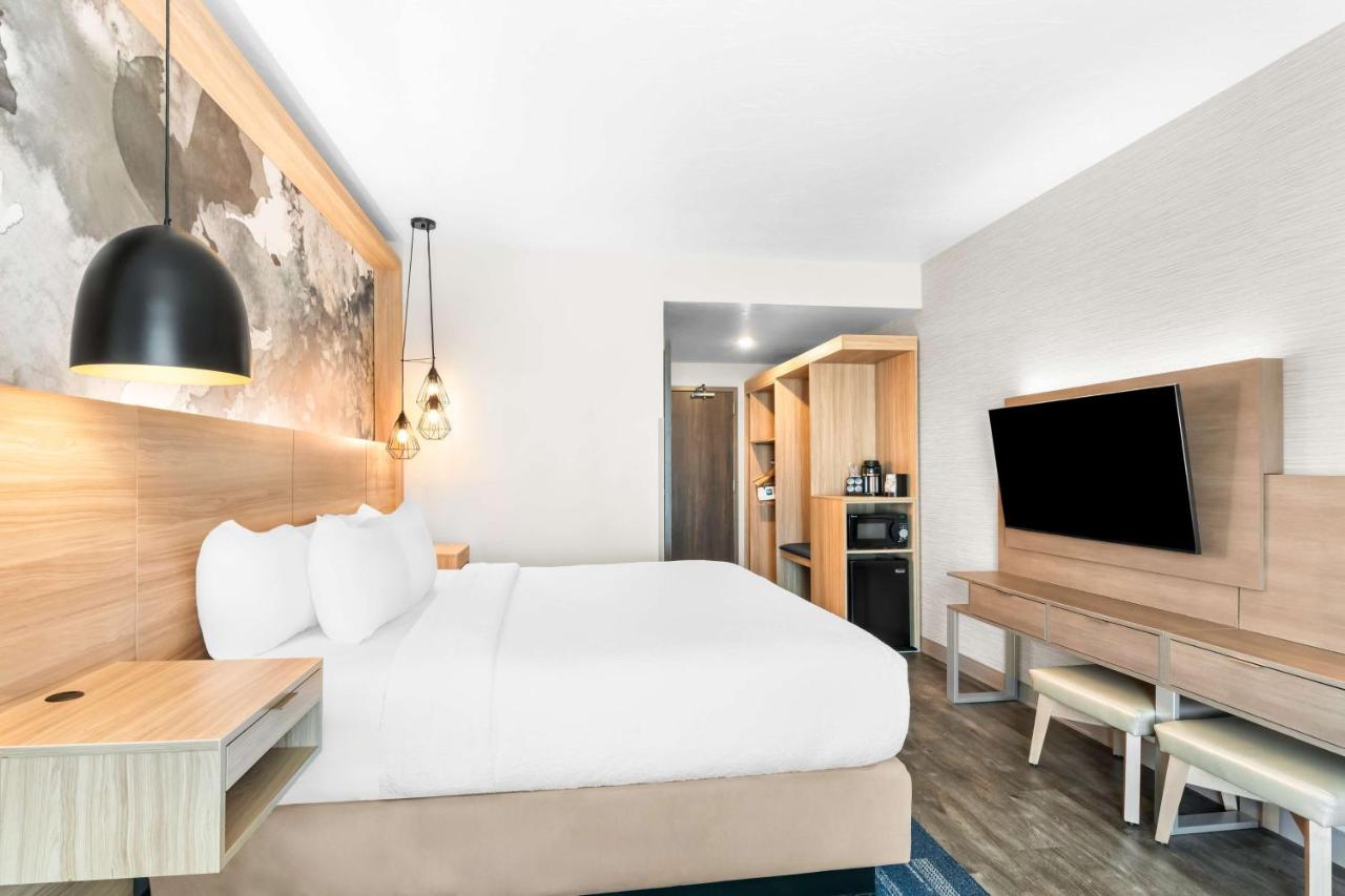 King Room - Pet Friendly/Non-Smoking at Best Western Plus Settlers Point