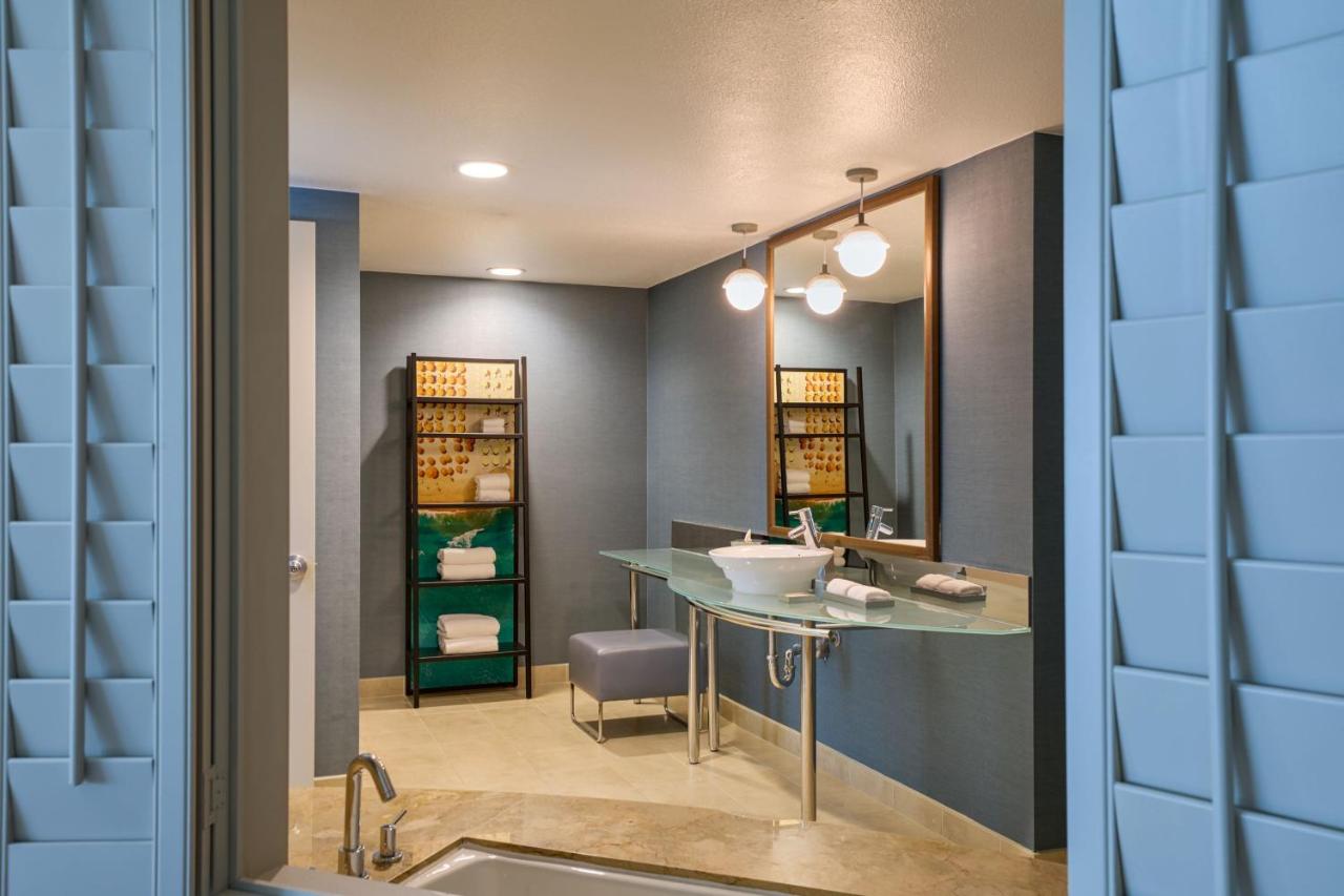 Executive Suite, 1 King at Renaissance ClubSport Aliso Viejo Laguna Beach Hotel