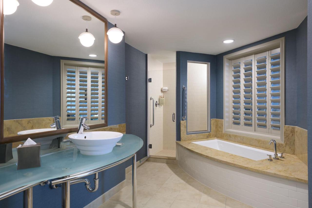 Executive Suite, 1 King at Renaissance ClubSport Aliso Viejo Laguna Beach Hotel
