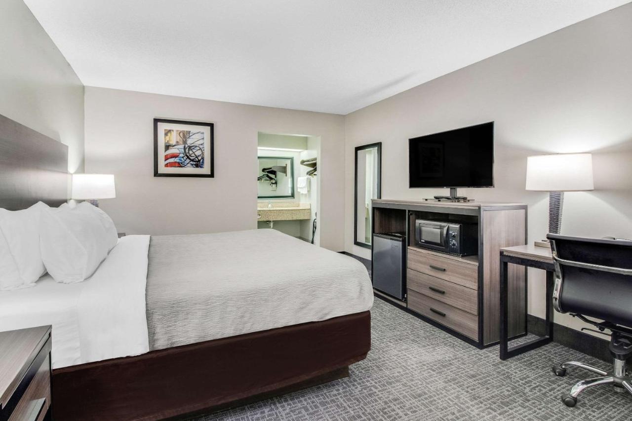 | Quality Inn - White House