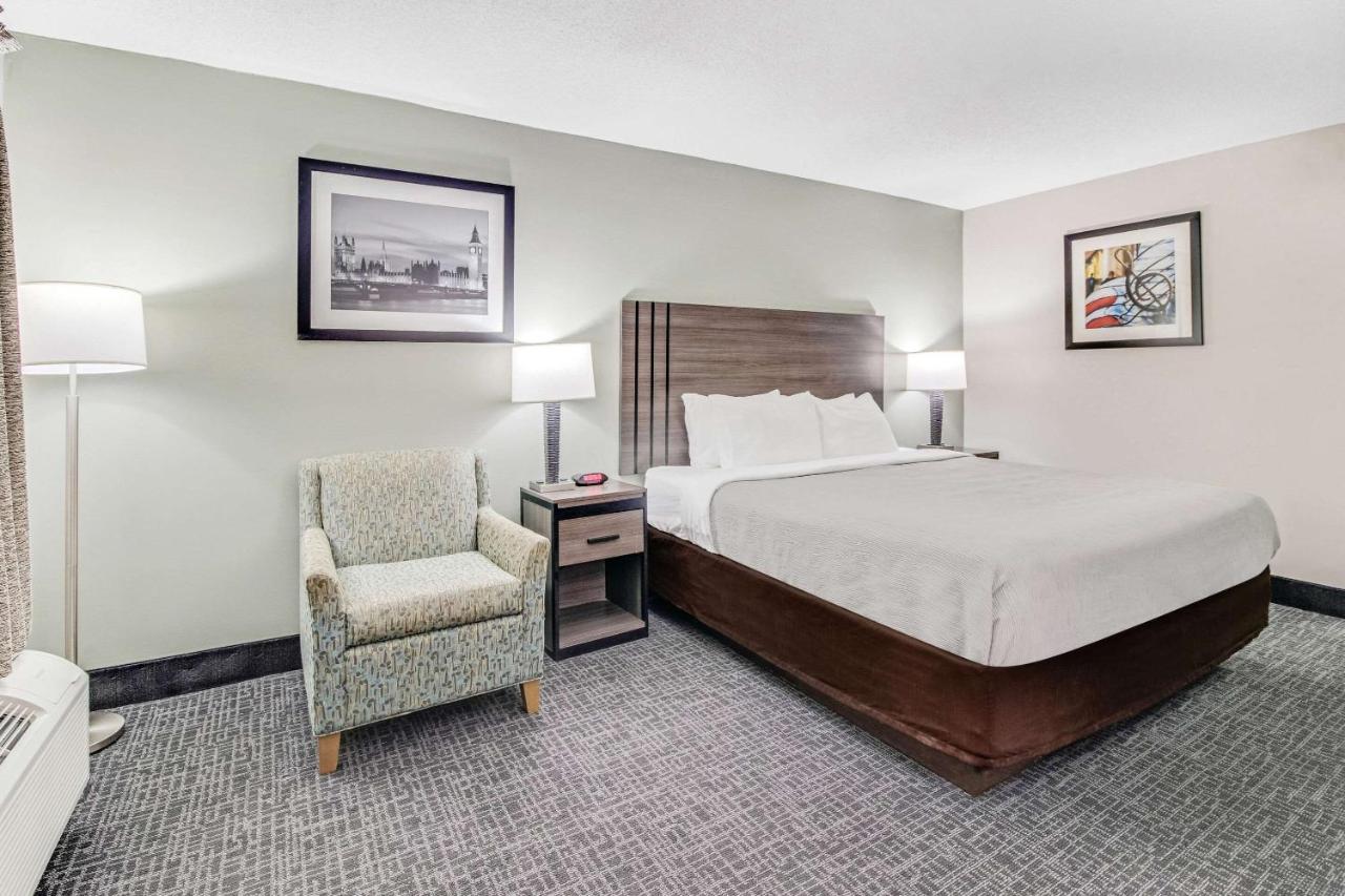 | Quality Inn - White House