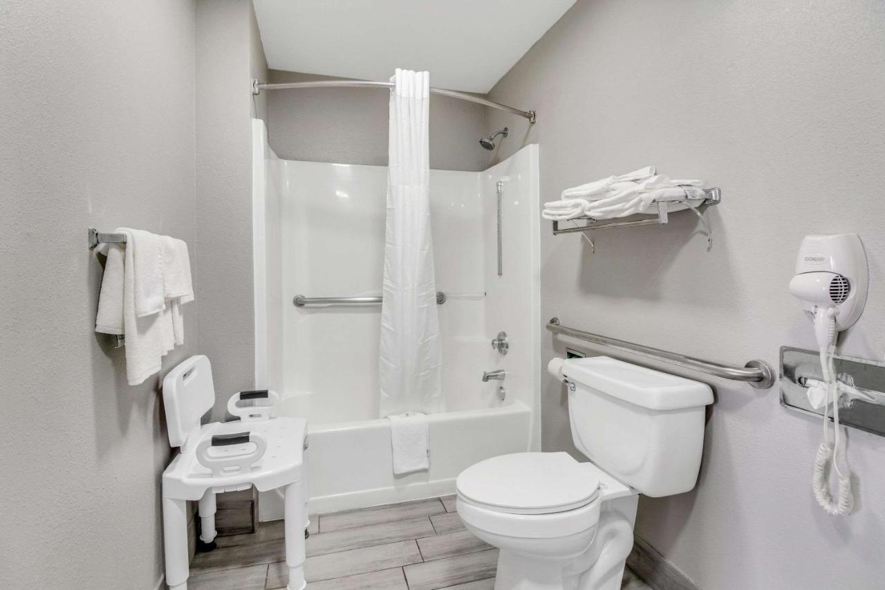| Quality Inn - White House