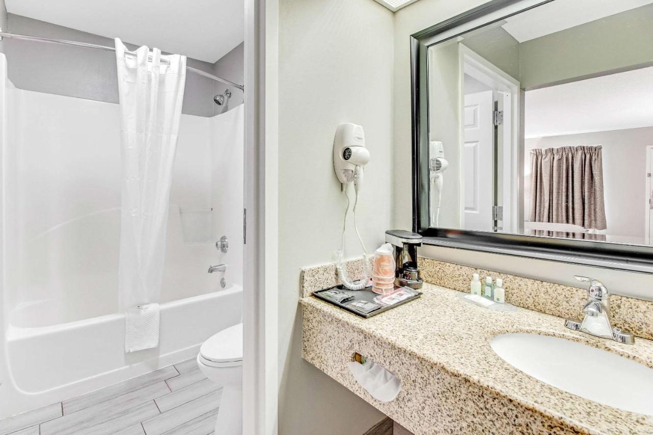 | Quality Inn - White House
