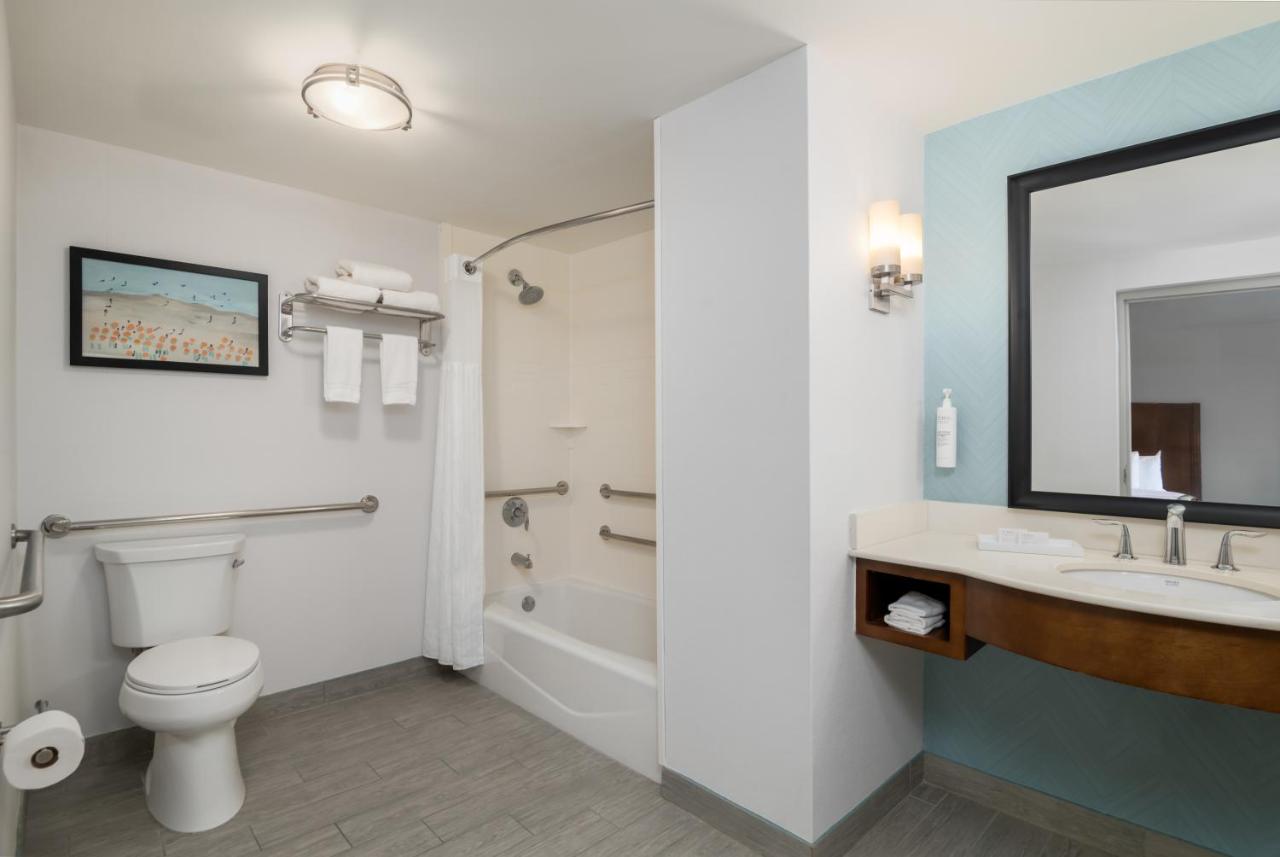 King Room Oceanfront with Balcony - Moblity/Hearing Accessible at Hilton Garden Inn Daytona Beach Oceanfront