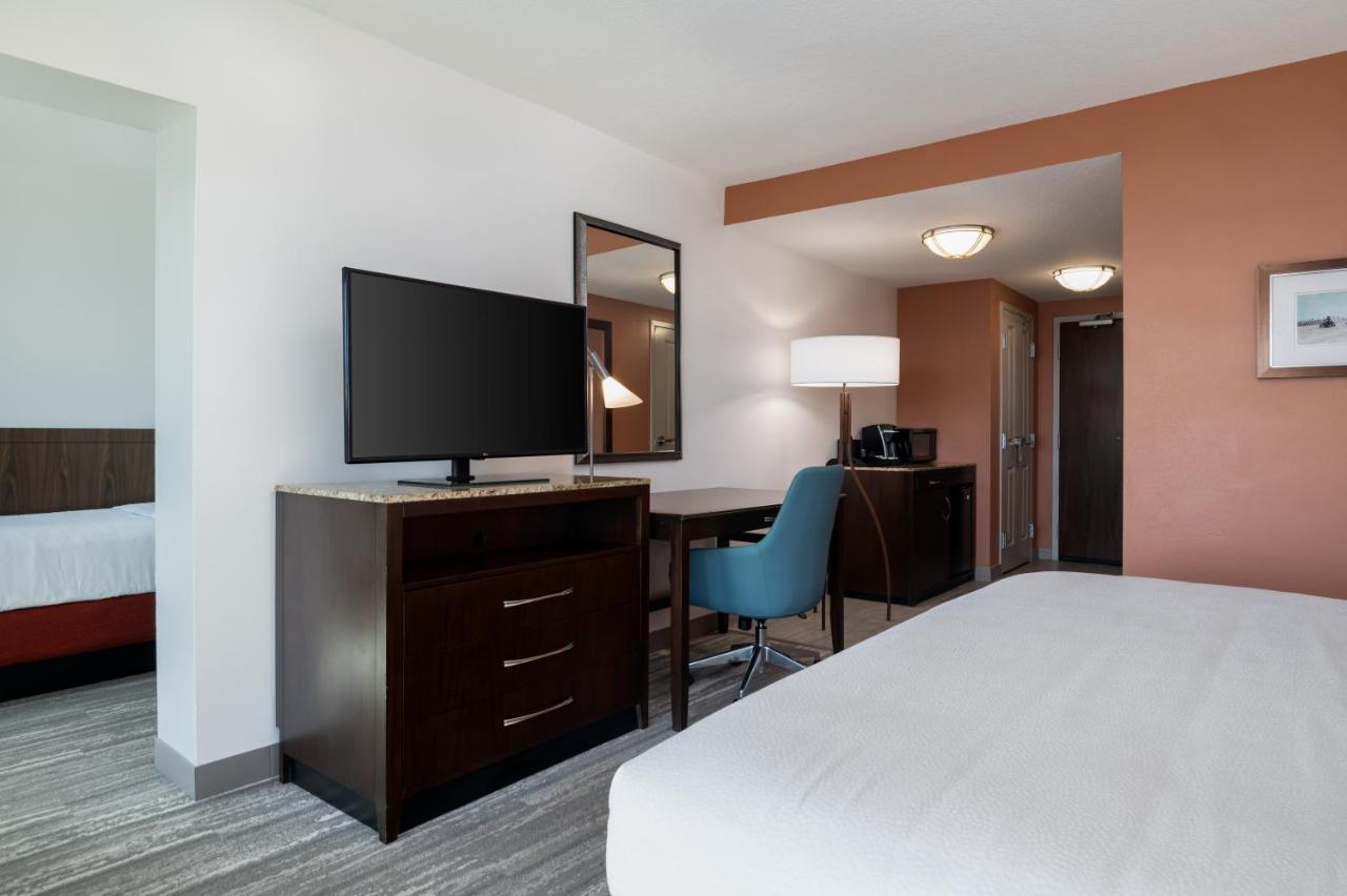 Deluxe King Room with Extra Bed - Balcony with Ocean-Front View at Hilton Garden Inn Daytona Beach Oceanfront