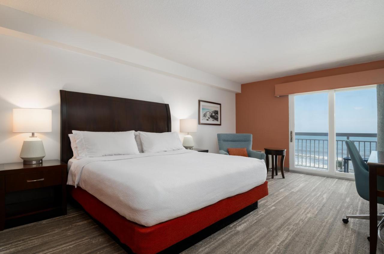 King Room Oceanfront with Balcony - Moblity/Hearing Accessible at Hilton Garden Inn Daytona Beach Oceanfront