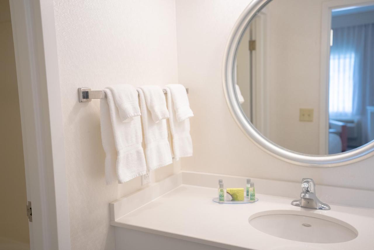 Suite with Lake View at Cedar Point's Hotel Breakers