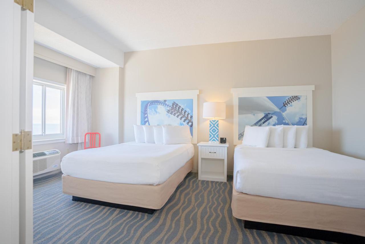 Suite with Lake View at Cedar Point's Hotel Breakers