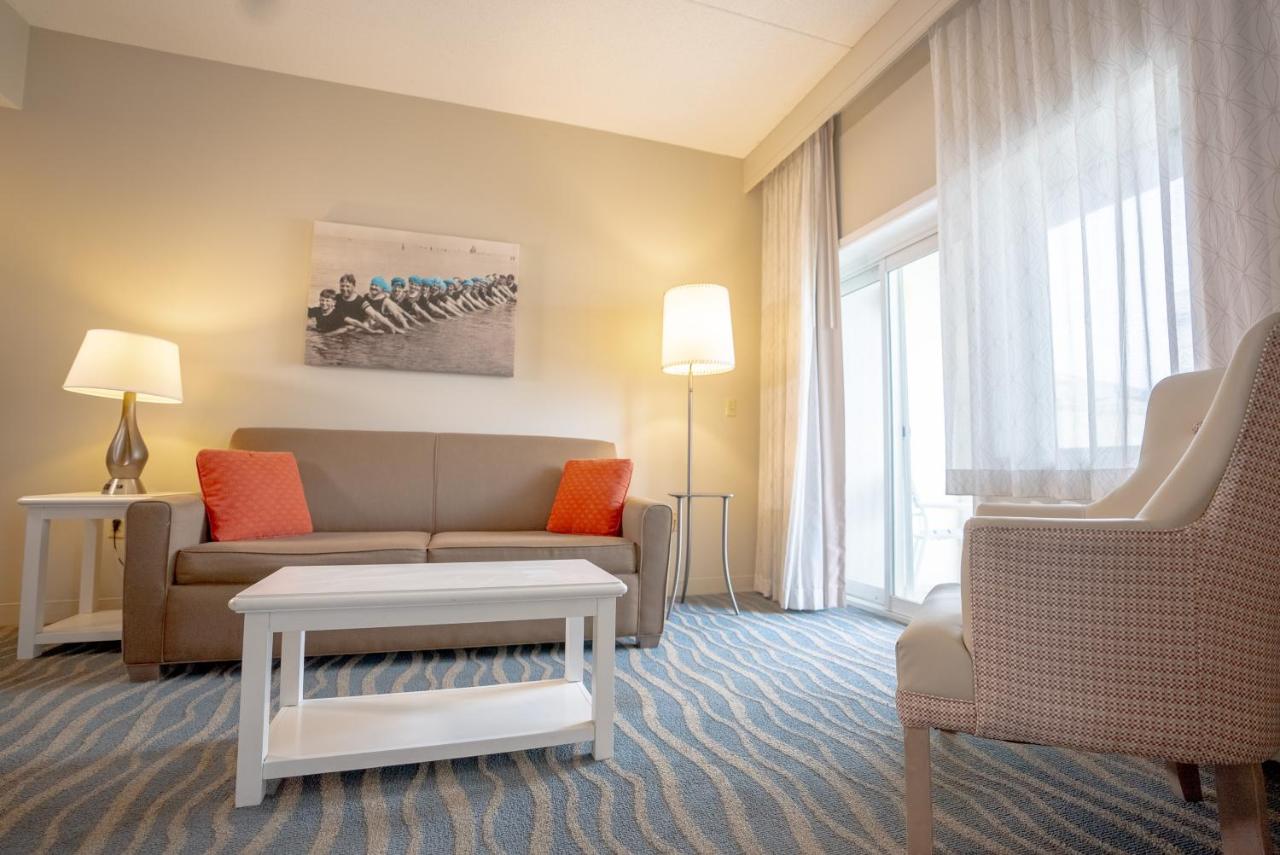 Suite with Lake View at Cedar Point's Hotel Breakers
