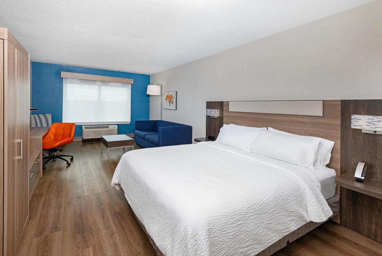 King Suite - Non-Smoking at Holiday Inn Express Hotel Ooltewah Springs-Chattanooga by IHG