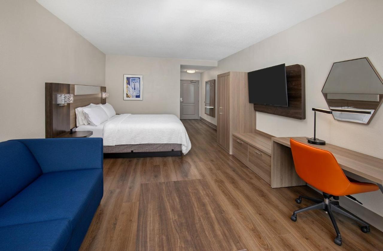| Holiday Inn Express Hotel Ooltewah Springs-Chattanooga, an IHG Hotel