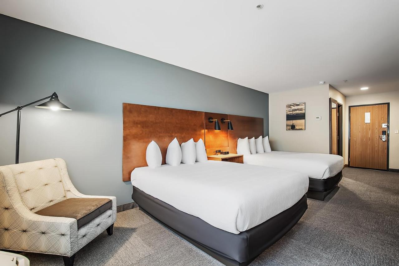 Deluxe Queen Room with Two Queen Beds at Third Street Inn