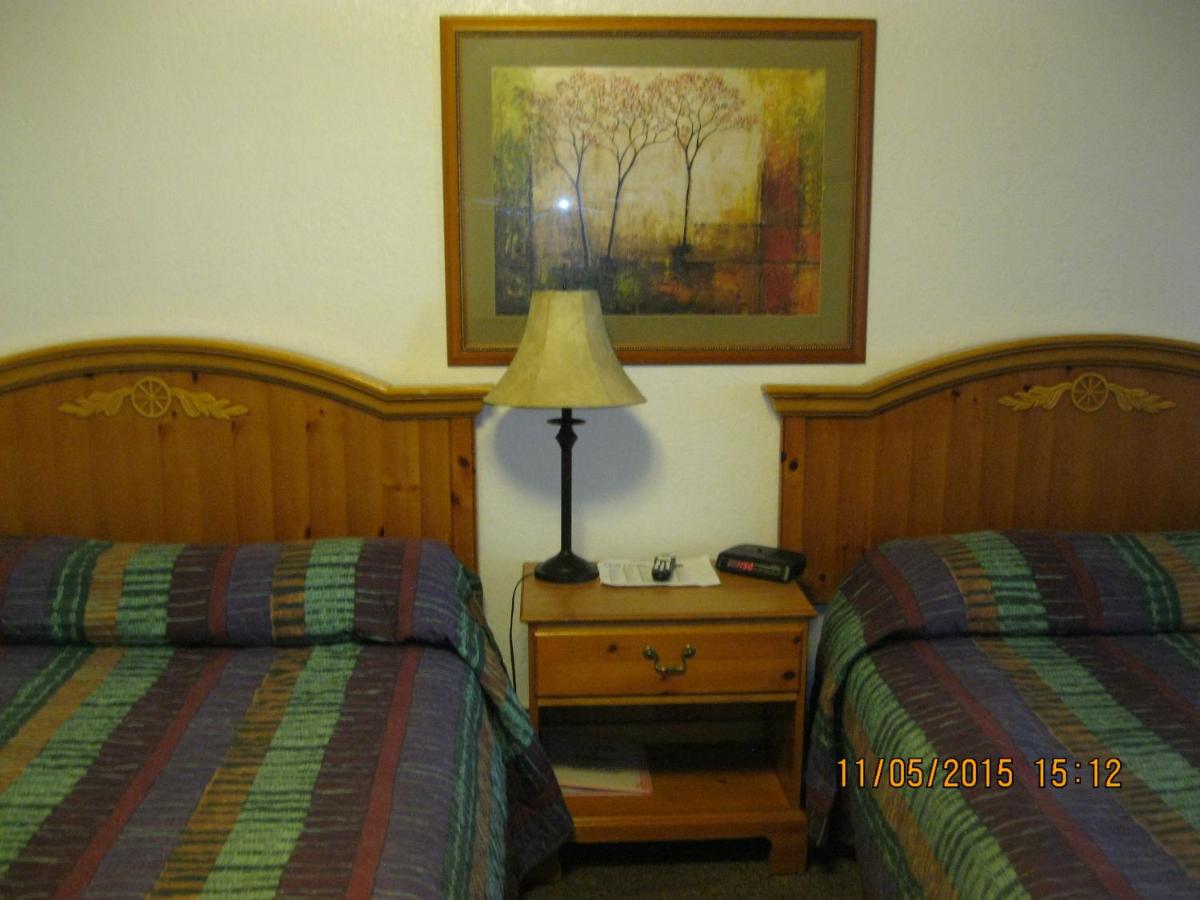 Queen Room with Two Queen Beds - Non-Smoking at Circle S Lodge