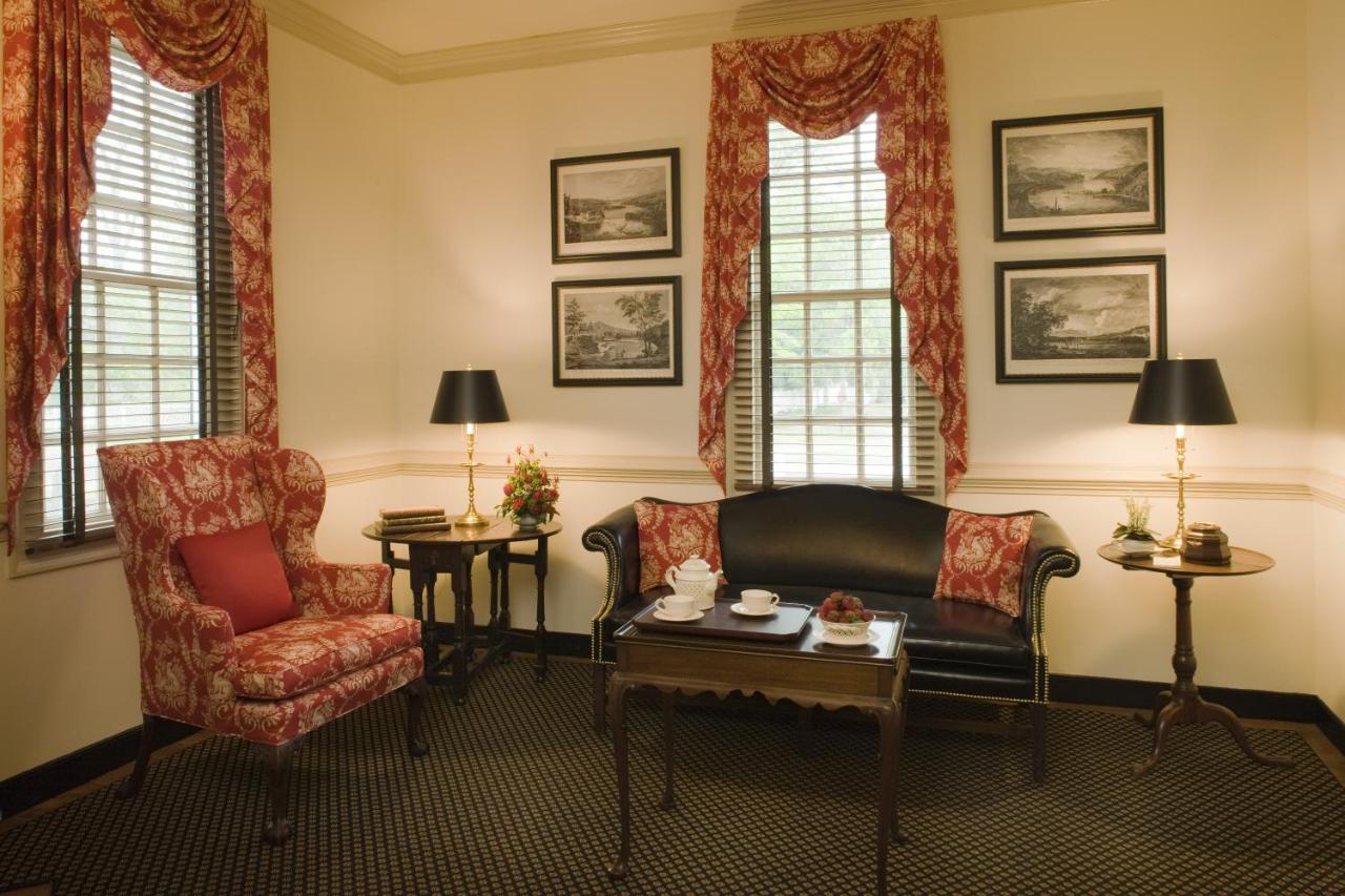 | Colonial Houses - A Colonial Williamsburg Hotel