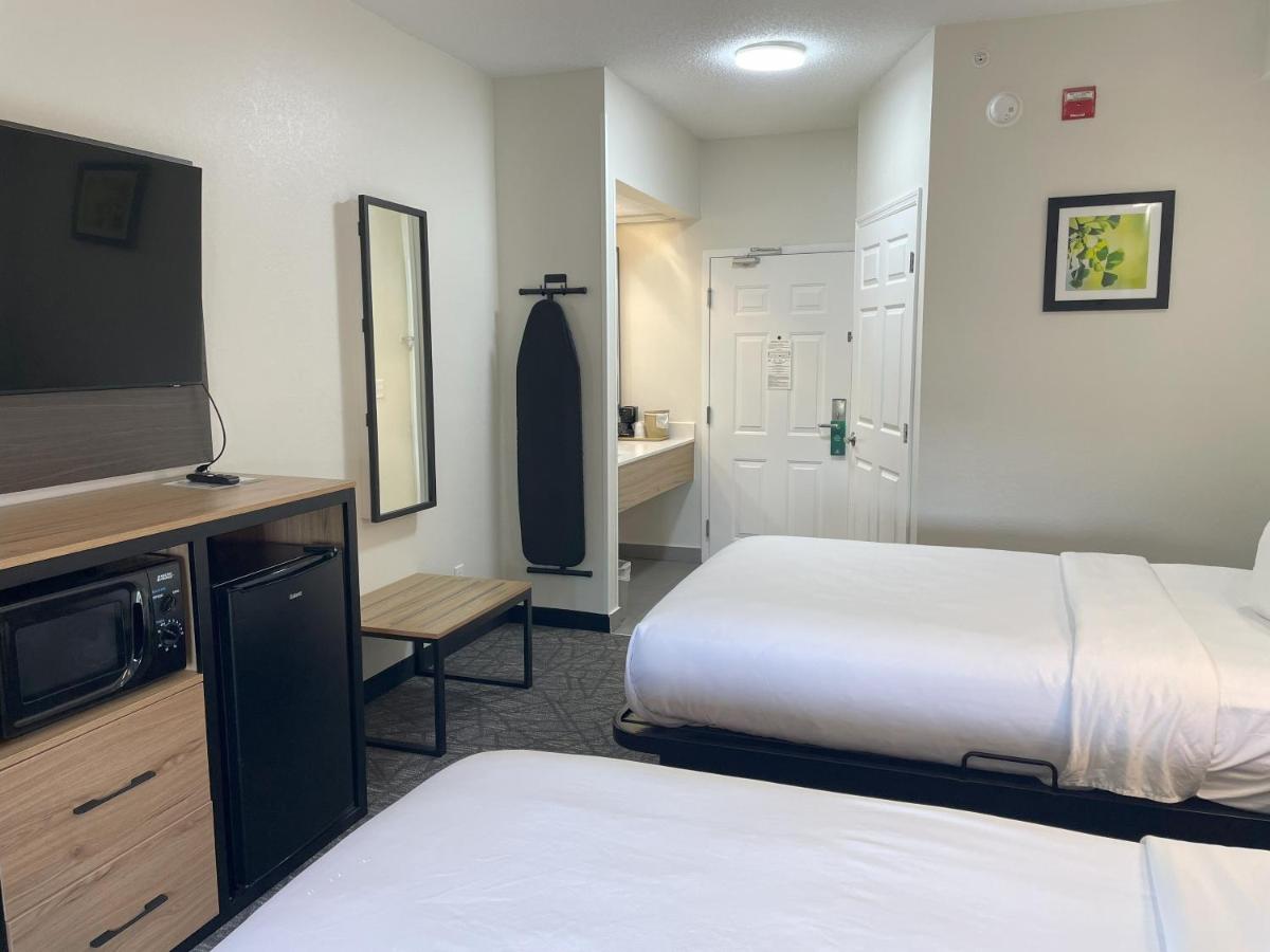Double Room with Two Double Beds - Non Smoking/Pet Friendly at Quality Inn Richmond