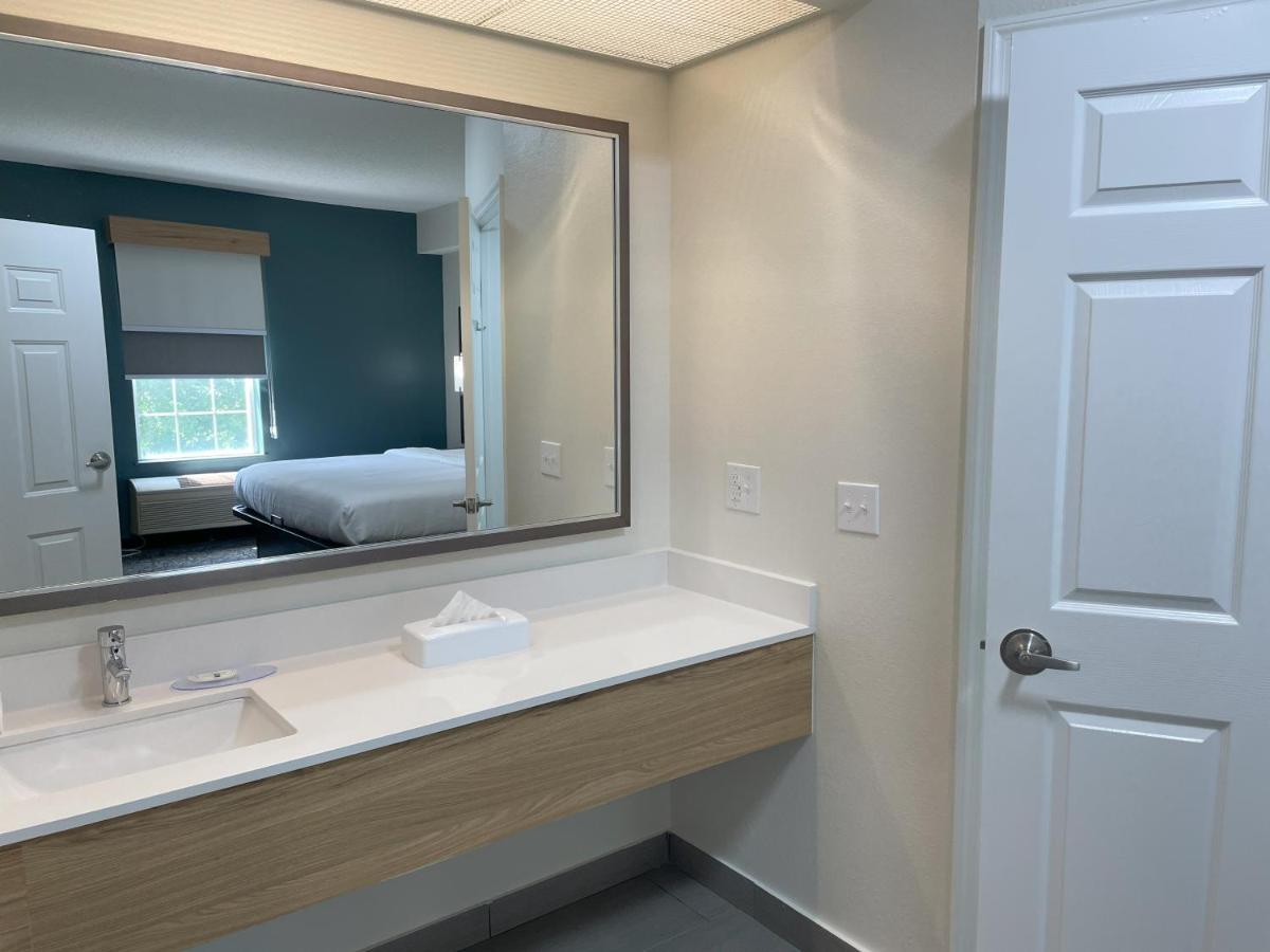Double Room with Two Double Beds - Non Smoking/Pet Friendly at Quality Inn Richmond