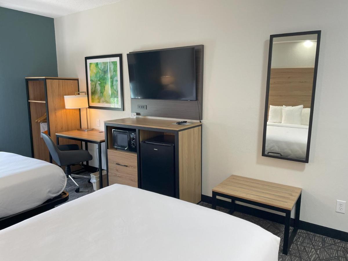 Double Room with Two Double Beds - Non Smoking/Pet Friendly at Quality Inn Richmond