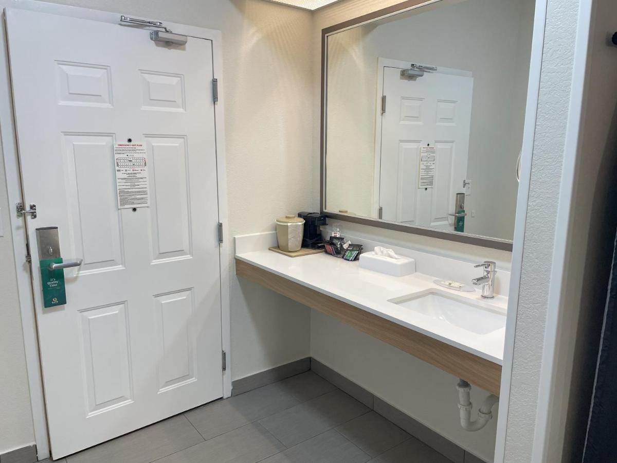 King Room - Accessible/Non-Smoking at Quality Inn Richmond