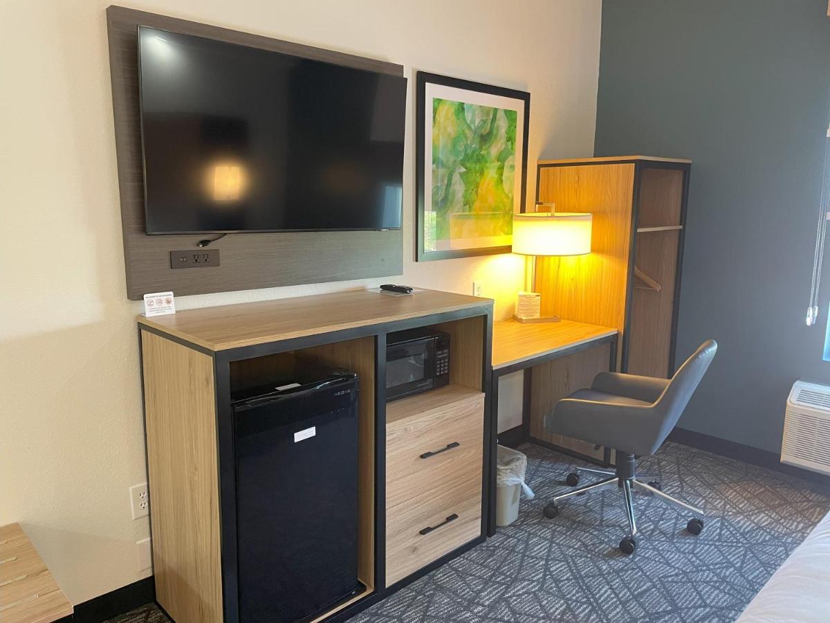 Double Room with Two Double Beds - Non Smoking/Pet Friendly at Quality Inn Richmond