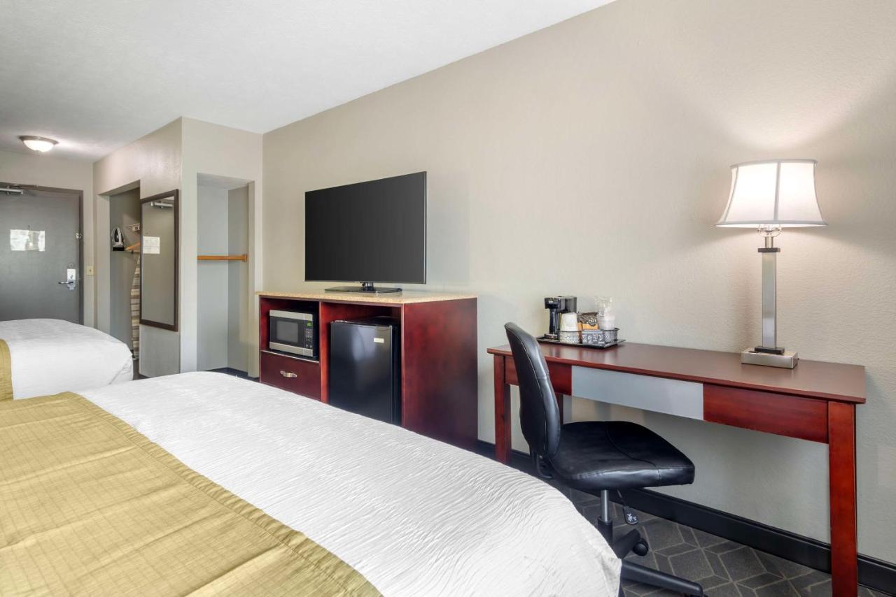 Queen Room with Two Queen Beds at Best Western Auburn/Opelika Inn
