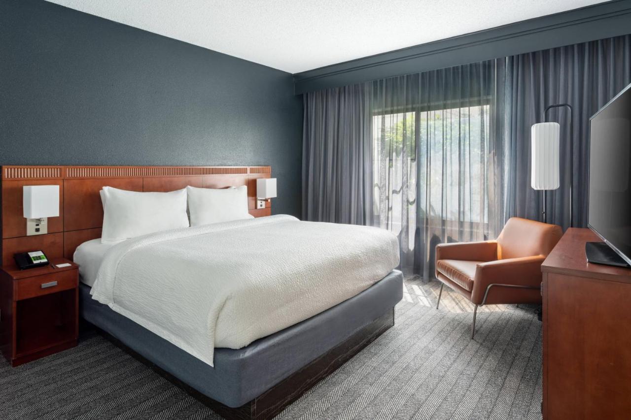 Guest room, 1 King, Sofa bed, Courtyard view at Courtyard by Marriott West Palm Beach