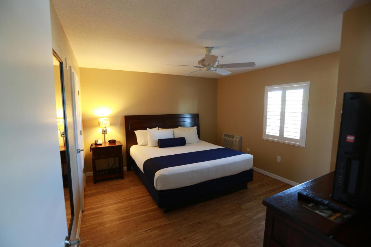 One-Bedroom Suite - Gulf and Pool View at Shoreline Island Resort - Exclusively Adult