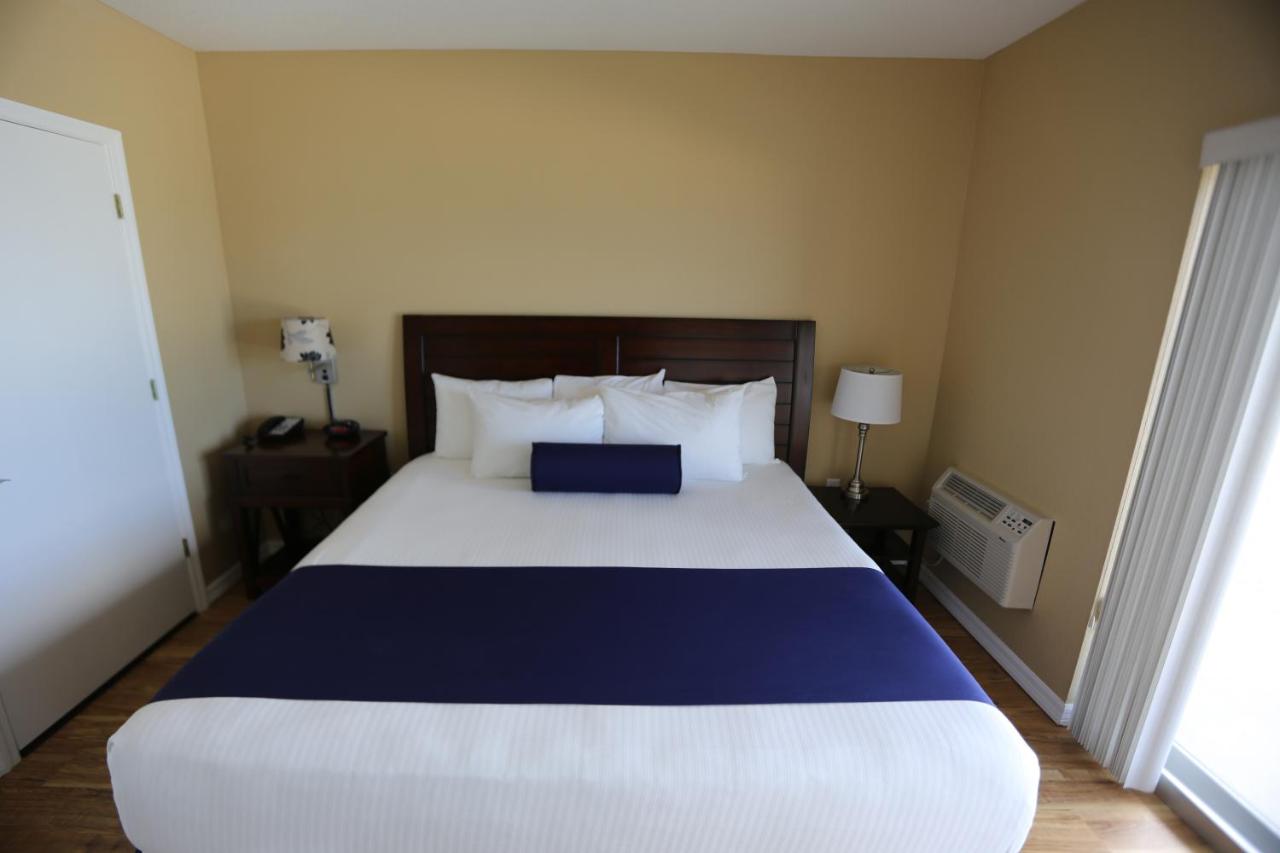 One-Bedroom Suite - Gulf and Pool View (Two Balconies) at Shoreline Island Resort - Exclusively Adult